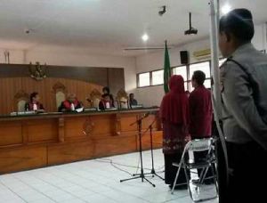 GoRiau Terima Suap, Bupati dan Istrinya Divonis 11 Tahun Penjara