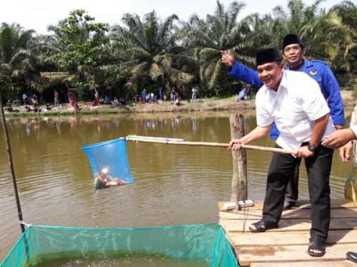 Masyarakat Bandar Seikijang Pelalawan Lihat Sosok Cawagub Riau Edy Nasution Mampu Ciptakan Situasi Aman