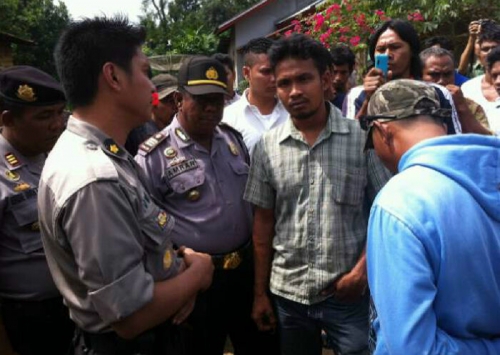 Tuntut Lahan Adat Dikembalikan, Ratusan Masyarakat Ukui Tutup Jalan PT ISS