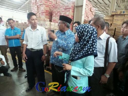 Datangi Gudang PT Indomarco, Disperindag Kota Pekanbaru dan BPOM Temukan Makanan dan Minuman Bercampur Detergen