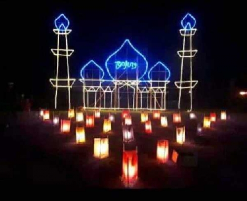 Warga Kampar Hulu Gelar Pawai Takbiran dan Tampilkan Lampu Colok Berbentuk Masjid