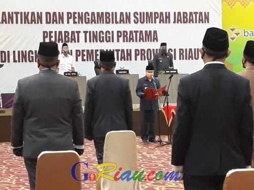Gubri Lantik 20 Pejabat Eselon II Pemprov Riau, Ini Nama-namanya