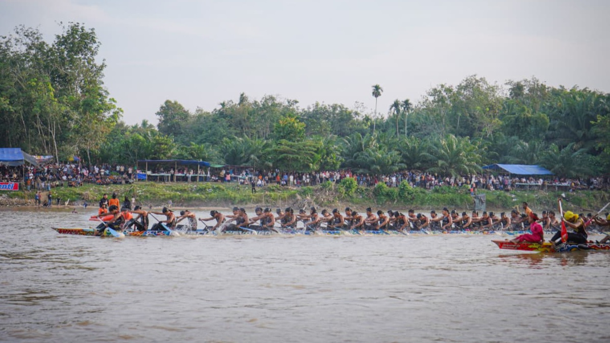 Alam Cahayo Juara Festival Pacu Jalur Rayon I Inuman 2026