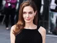 Wajah Angelina Jolie Selalu Terlihat Halus dan Lembut, Ternyata Ini Rahasianya