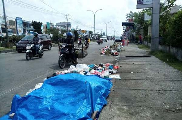 DLHK Pekanbaru Ungkap Penyebab Tumpukan Sampah di Pekanbaru