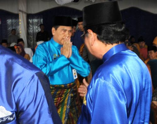 Dicueki dan tidak Disalami Achmad, Mambang Mit Diselamatkan Kapolda Riau