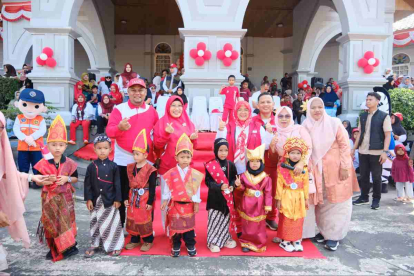GoRiau Semarak HUT ke-81 RI, Puluhan Sekolah Ramaikan Karnaval Budaya di Siak