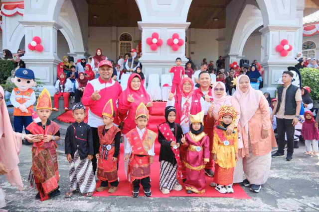 Semarak HUT ke-81 RI, Puluhan Sekolah Ramaikan Karnaval Budaya di Siak