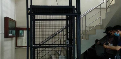 Lift yang Dinaikinya Jatuh, Ketua DPRD Alami Patah Kaki