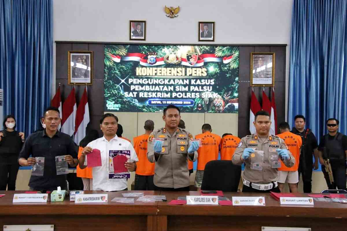 Sindikat Pembuat SIM Palsu Lintas Daerah di Riau Digulung Polres Siak, 8 Tersangka Ditangkap