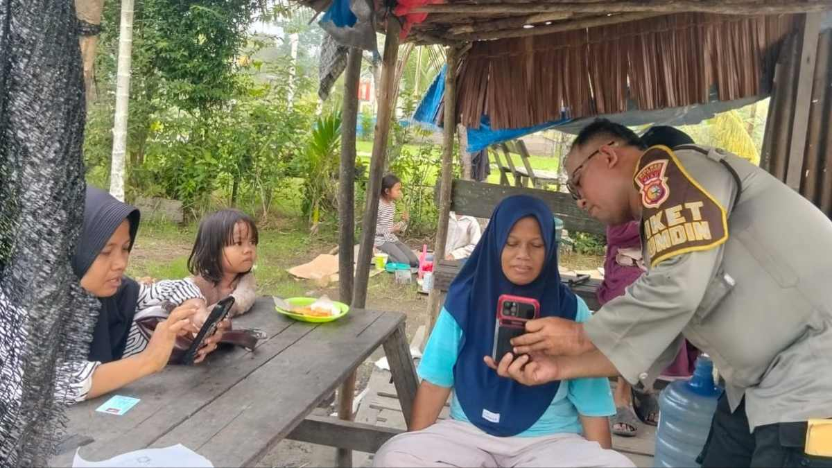 Jemput Bola Program Perlinsos di Kepulauan Meranti, Polisi Sisir Warga Sakit hingga Pelosok Desa