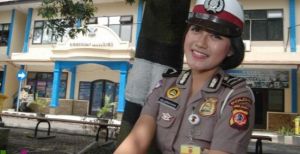 GoRiau Lihat Polwan Cantik Ini, Malah Banyak Pengendara yang Mau Ditilang