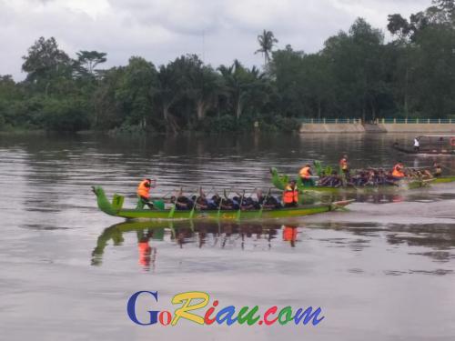 Meski Arus Sungai Siak Kencang di Hari Pertama Serindit Boat Race, 30 Tim Tetap Melaju ke Perempat Final