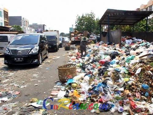 Selain Turunkan Anggaran Jasa Angkut Sampah, DPRD Ingatkan Kontraktor Jemput Sampah ke Rumah Warga
