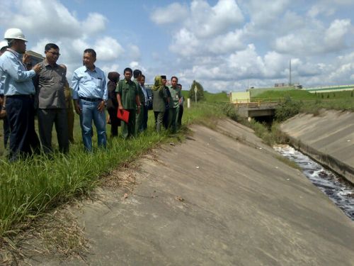 Komisi III DPRD Pelalawan Tinjau Pengolahan Limbah Perusahaan di DAS Kampar di Pelalawan