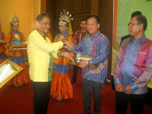 Asian Agri Raih Juara Riau Investments Award 2016