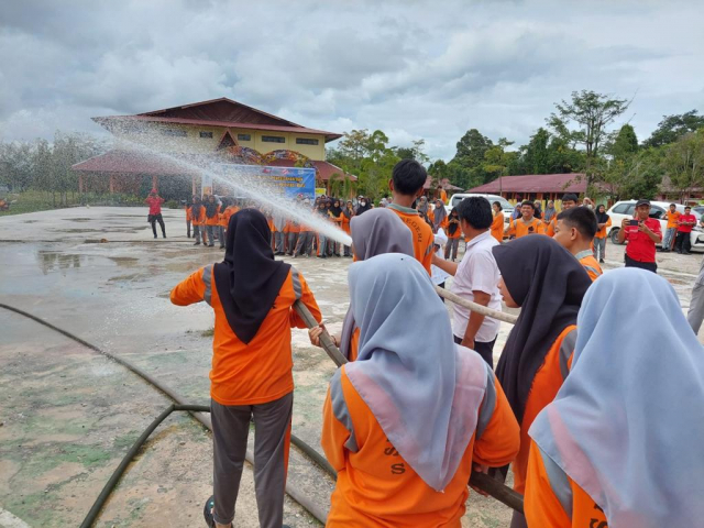 SMAN 2 Siak Dapat Edukasi Pencegahan Karhutla dari PT Arara Abadi & Jurnalis Kreatif Riau