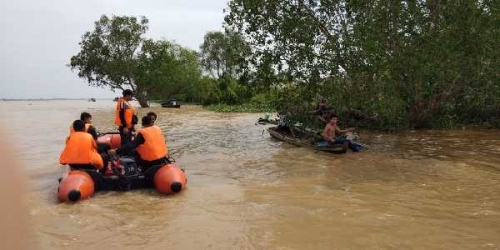 Dipakai untuk ke Pesta Nikah, Pompong Berisi 45 Penumpang Tenggelam di Sungai Indragiri