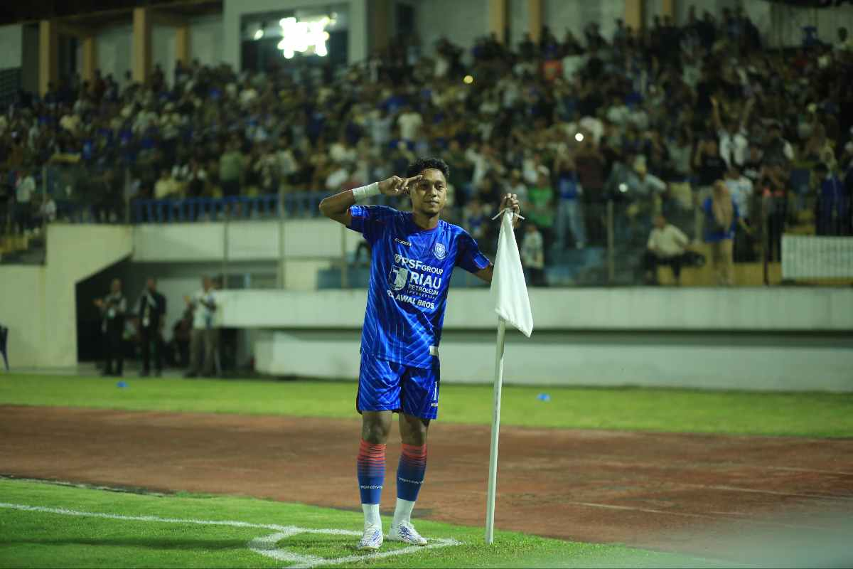 Muhamad Darmawan Gagalkan Penalti, PSPS Pekanbaru Unggul 1-0 atas Persekat Tegal di Babak Pertama