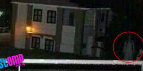 Sosok Hantu Perempuan Tertangkap Kamera di Singapura. Ini Fotonya