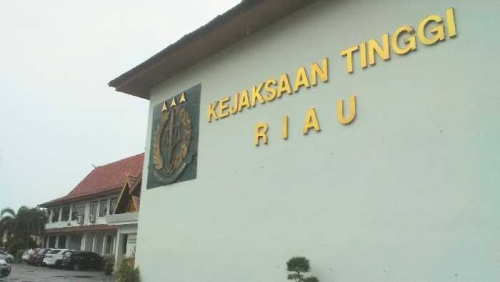 Penyidik Kejaksaan Tinggi Geledah Kantor Dispenda Riau