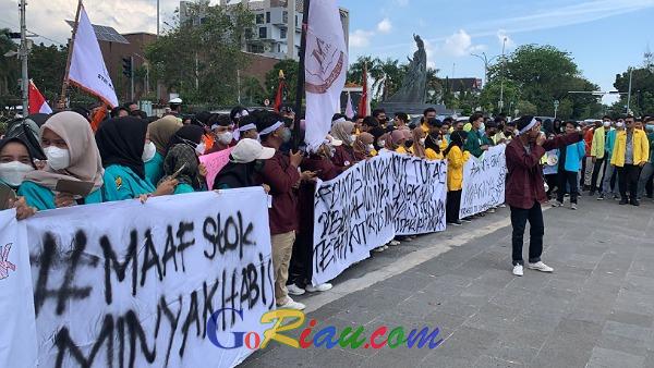 Krisis Minyak Goreng, BEM se-Riau Geruduk Kantor Gubri, Mahasiswa: Mamak Kami Menjerit di Rumah