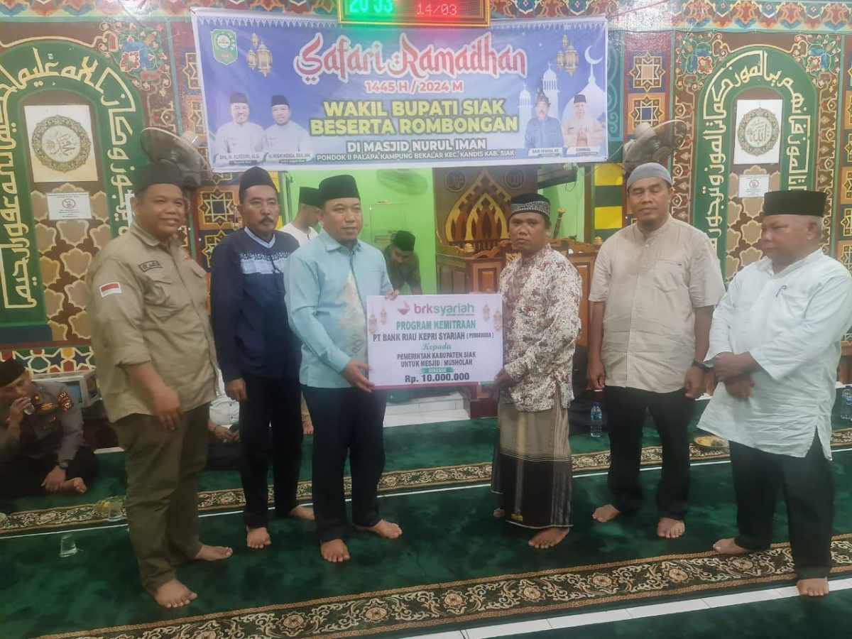 Masjid Nurul Iman Kandis Terima Dana CSR, Wabup Siak Ajak Jamaah Menabung di Bank Riau Kepri Syariah