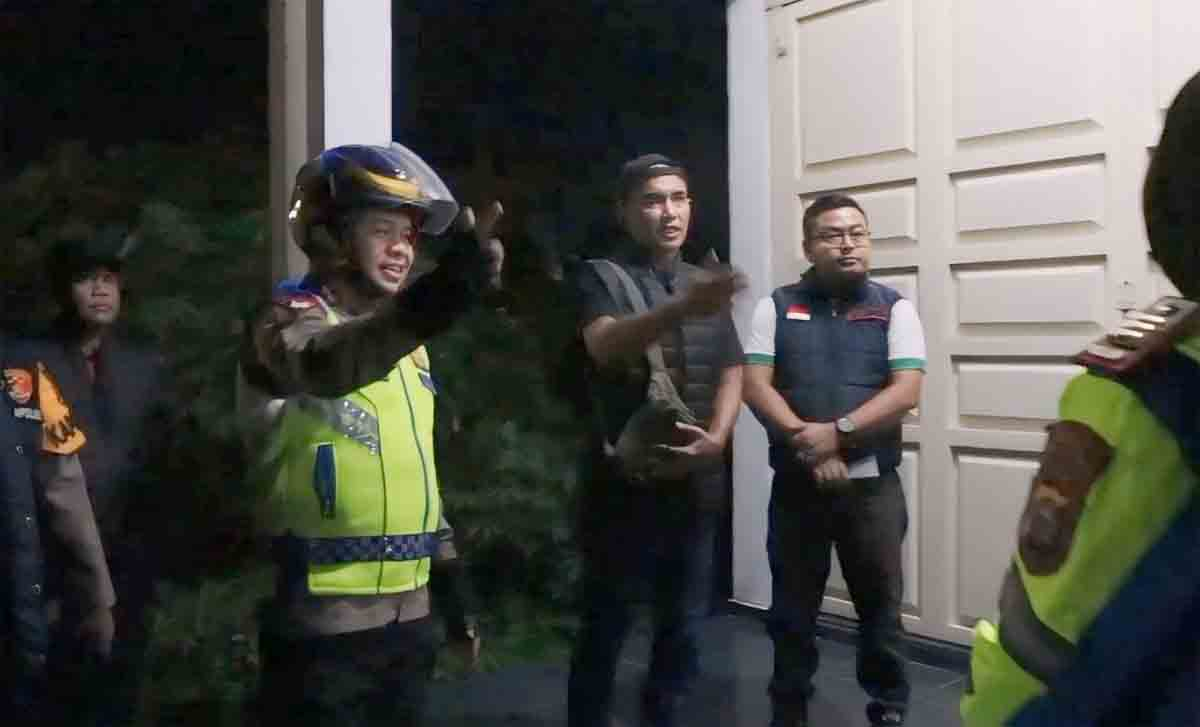 Malam Hari, Kapolres Pelalawan Pimpin Patroli ke Rumah Kosong yang Ditinggal Mudik Pemilik