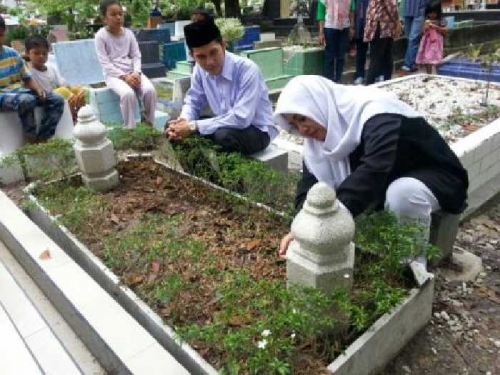 Ziarah ke Makam Pendiri Kota Pekanbaru, Zulfan Hafiz dan Intsiawati Ayus: Pembangunan Tempat Ibadah Jangan Ditunda