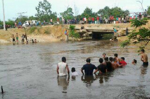 Breaking News: Tercebur ke Sungai Mamahan, Warga Langgam Hilang Belum Ditemukan