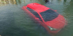 GoRiau Gara-gara GPS, Wanita Muda Ini Ceburkan Mobil yang Dikendarainya ke Danau Malam Hari
