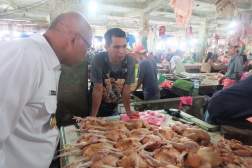 Pembeli Mengeluh, Harga Daging Ayam di Tembilahan Capai Rp45 Ribu Perkilo Gram
