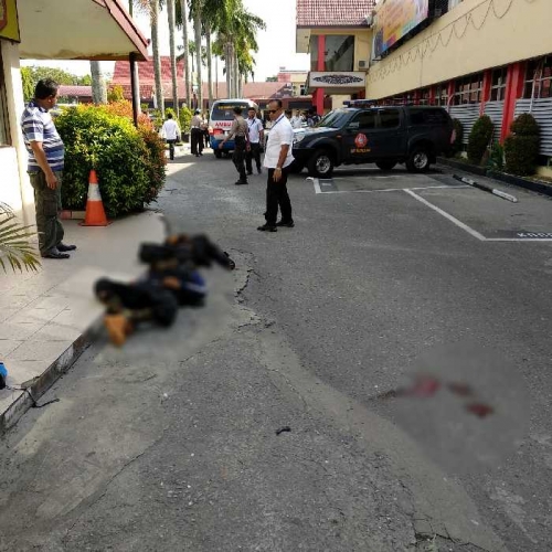 Polisi Beberkan Barang-barang yang Ditemukan dari 4 Terduga Teroris yang Tewas saat Menyerang Mapolda Riau
