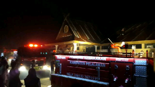 BREAKING NEWS - Gedung AKN Pelalawan Terbakar