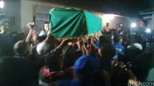 Ribuan Warga Hadiri Pemakaman Bocah Malang Angeline