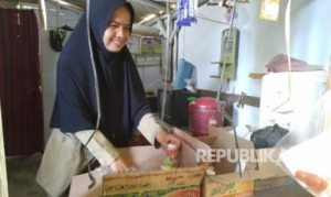 GoRiau Kisah Pilu Nining Suryani, Guru Honor Bergaji Rp350 Ribu yang Terpaksa Tinggal di Toilet Sekolah
