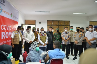Tinjau Vaksinasi Covid-19 di IKPP, Gubernur Riau Ingatkan Meski Sudah Divaksin Harus Tetap Prokes