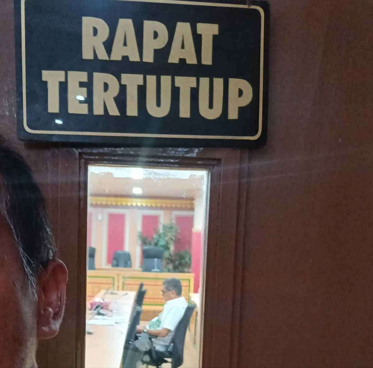 Rapat Banggar DPRD Riau Memanas, Pimpinan Dewan dan Anggota Nyaris Baku Hantam