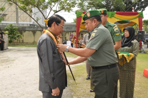 Pertama di Indonesia, Sekdaprov Riau Terima Bintang Legiun Veteran