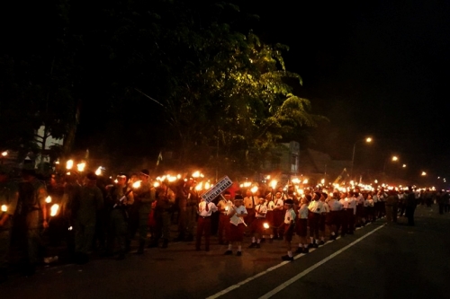Pawai Obor HUT RI Meriah, Kota Bengkalis Bak Bertabur Kunang-kunang