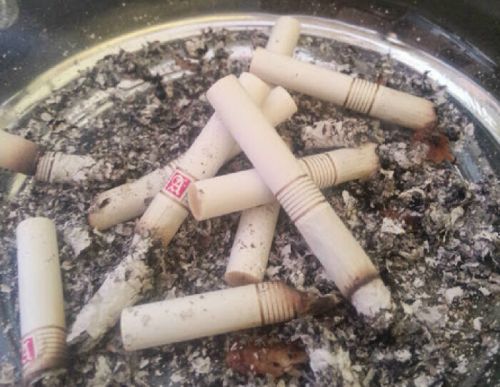 Wah, di Desa-desa, Pria Lebih Memilih Beli Rokok dan Pulsa Ketimbang Beras