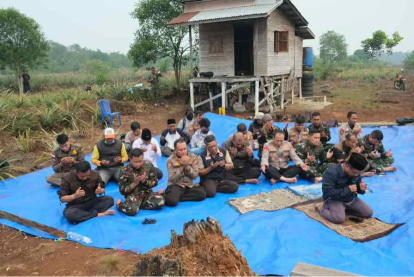 Kapolda Riau dan Pangdam Tinjau Karhutla di Inhu, Gelar Salat Istisqa Harapkan Hujan