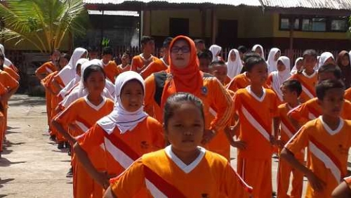 Didatangi Camat Kateman, Ribuan Siswa SD di Guntung Antusias Mencuci Tangan Pakai Sabun