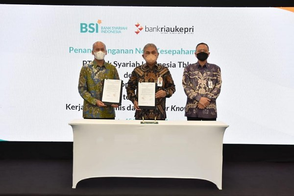 Perkuat Bisnis dan Transfer Knowledge Perbankan Syariah, Bank Riau Kepri Lakukan MoU dengan BSI