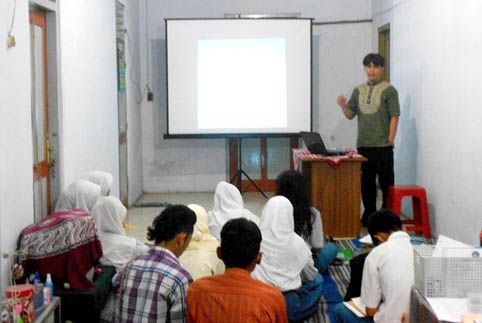 Banyak Siswa Berbakat Menulis Tapi Takut Kirim Karya ke Media