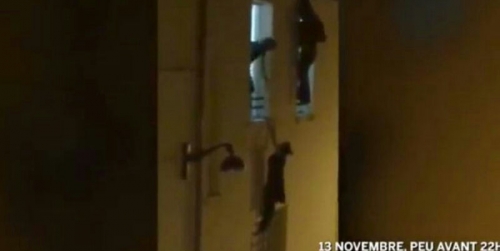 Teror di Paris, Wanita Hamil Bergantung di Jendela Gedung Konser Bataclan Saat Pria Bersenjata Berondongkan Peluru, Ini Fotonya