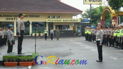 Cek Kesiapan Personel, Polresta Pekanbaru Laksanakan Apel Gelar Pasukan Operasi Zebra Siak 2016