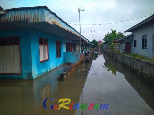 Usai Diguyur Hujan Dua Hari Lalu, Pemukiman Warga di Jalan Arjuna Pekanbaru Masih Terendam