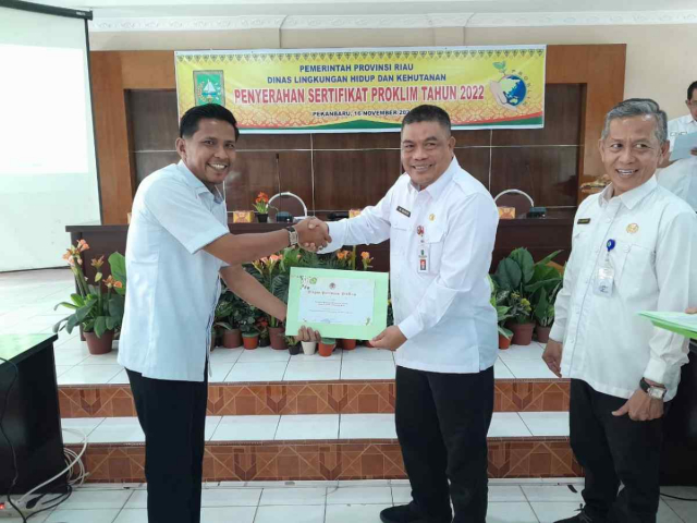 Serahkan 63 Trofi Sertifikat Proklim, Kadis LHK Riau Bangga Prestasi Proklim Meningkat Setiap Tahun