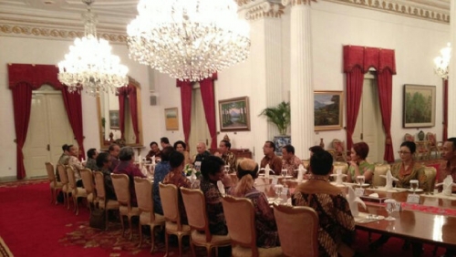 Jokowi Jamu Sule, Cak Lontong, Tarzan dan Pelawak Lainnya Makan Malam di Istana